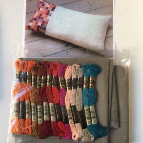 Pude med kvadrater i korssting 