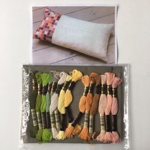 Pude med kvadrater i korssting 