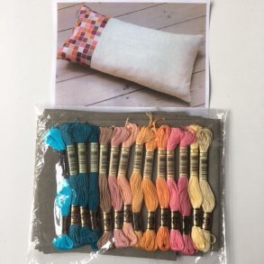 Pude med kvadrater i korssting 