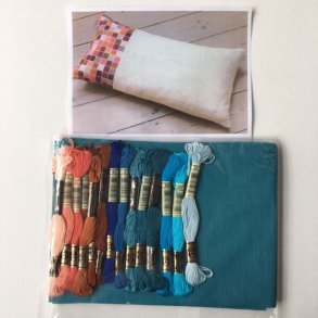 Pude med kvadrater i korssting 