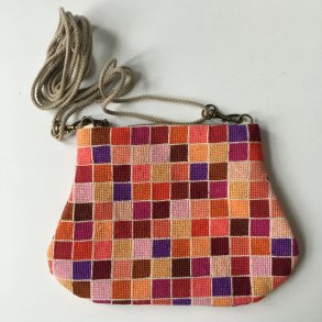 skuldertaske i korssting 